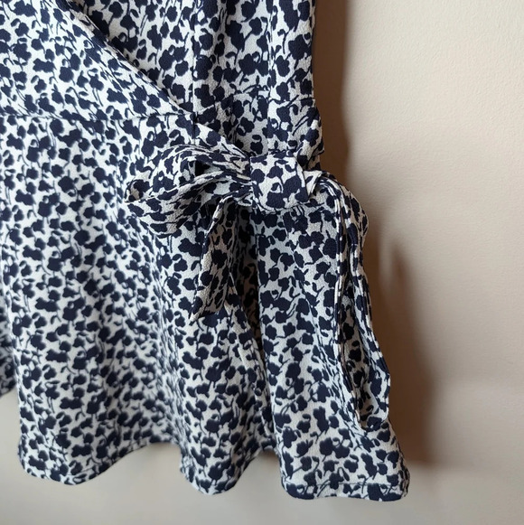 Monteau Women's Small Navy and White Pattern Sleeveless Faux Tie Front Blouse - Picture 3 of 10